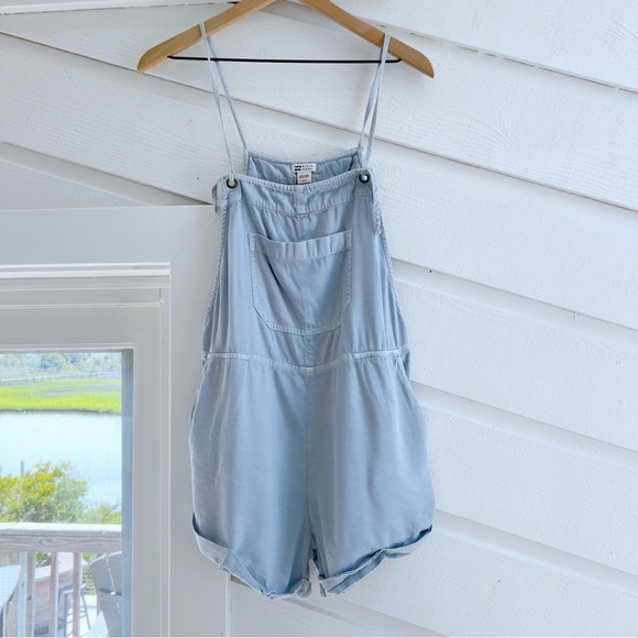 Billabong Wild Pursuit Short Overall Light Blue Washed Chambray Size M - Picture 1 of 7